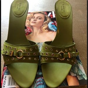 Gucci green suede sandals 10B authentic Gucci box